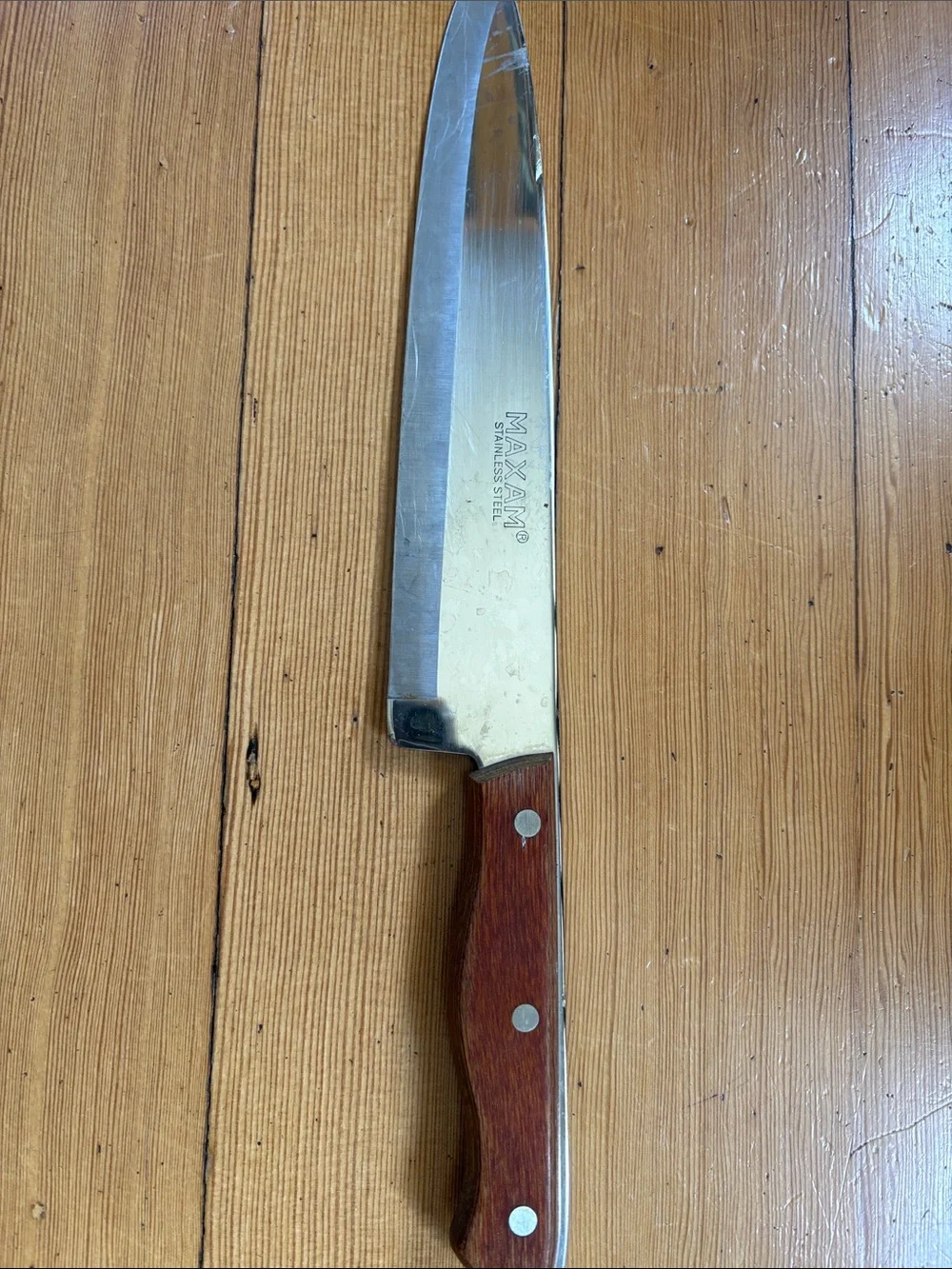 4 Vintage wooden handle knives in very good condition, sharp!